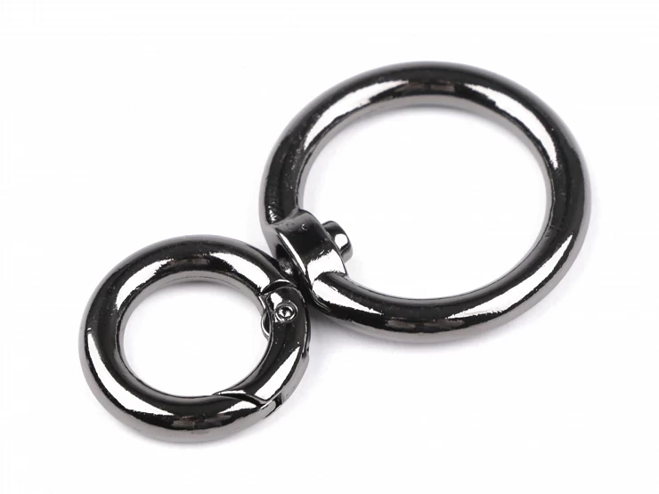 karabińczyk metalowy z kółeczkiem obrotowy czarny lakier.jpg